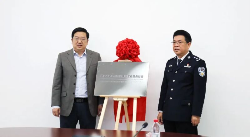 西安高新区外国人来华工作服务综窗揭牌运行！来华“双证”办理压缩至5个工作日