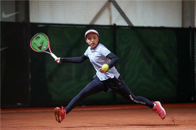 四川省第十四届运动会网球双冠军赵一嘉作为本届省运会网球项目的团体